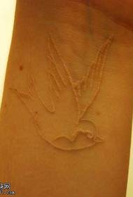 patrón de tatuaje invisible de paloma fresca pequeña