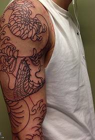 modèle de tatouage de serpent pivoine piquant l'épaule