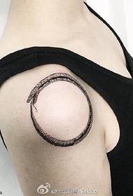 ramena krug zmija tetovaža uzorak