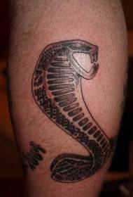 model negru de tatuaj cobra gri