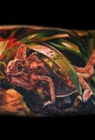 brazo Color realista tatuaxe de lagarto natural