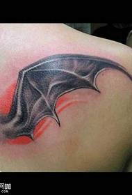 model de tatuaj cu aripi de bâtă de umăr