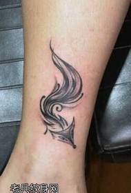 Modello tatuaggio gamba farfalla nera