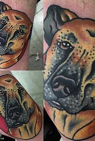 ふくらはぎのリアルな犬のタトゥーパターン