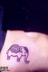 pēdas karikatūras zilonis gudrs tetovējums modelis