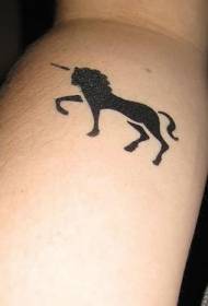 Modellu simplice di tatuaggi di unicorniu neru