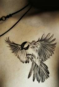 disegno del tatuaggio di personalità Sparrow petto piccolo