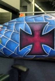 Spider Web тату үлгү менен Big Кызыл Крест