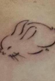 śliczne czarne proste abstrakcyjne linie małe tatuaże królika zdjęcia zwierząt