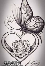 हस्तलिखित सुंदर आणि सुंदर फुलपाखरू टॅटू नमुना