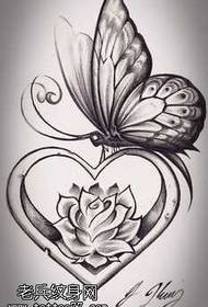 Manuscrit beau et beau motif de tatouage de papillon