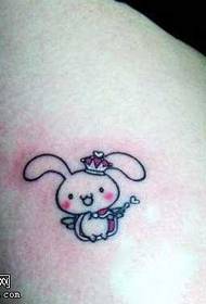 model de tatuaj de iepuras de picior