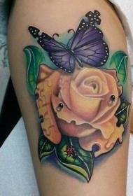 Modello di tatuaggio coscia rosa gialla e farfalla stile puzzle piatto