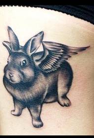 Photo de spectacle de tatouage: motif de tatouage mignon de lapin ailé