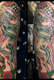Tatuatge de cavall galopant al braç