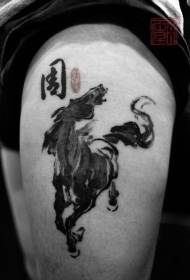 Lår smukke mørke hest blæk tatoveringsmønster