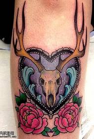 Patrón de tatuaxe de cervo de personalidade tendencia de brazo
