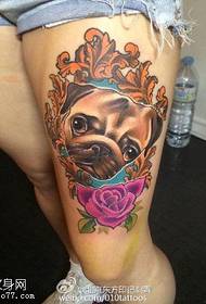 кученце куче татуировка модел на бедрото