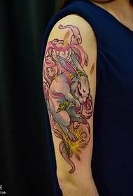 patró de tatuatge de conill de jade d'espatlla
