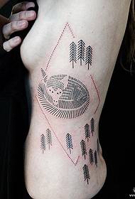Šnúrka v línii pasu líška tetovania