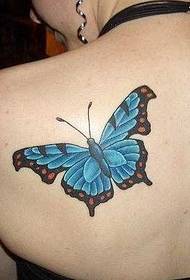 Wzór tatuażu motyl na ramieniu