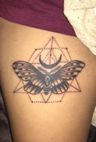 Skolflicka lår på svart punkt tatuering geometriska prick linje liten djur fjäril tatuering bild