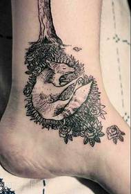 Pattern ng tattoo ng paa ng fox