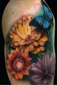 Patrón de tatuaje realista de flores y mariposas