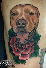 uzorak tetovaža psa za bedro