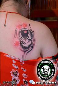Shoulder fox cherry blossom tattoo pattern