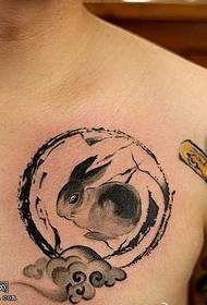 patrón de tatuaxe de coello no peito