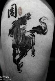 Chinees paard tattoo patroon met benen lopen