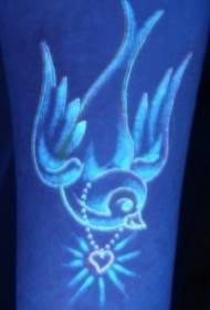 Χελιδόνια με Καρδιά σε σχήμα κολιέ Φθορισμού Τατουάζ Pattern