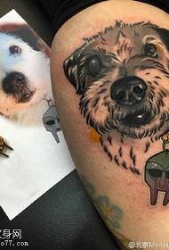 modèle de tatouage jambe chien