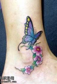 Нога љубичасти облик лептира тетоважа