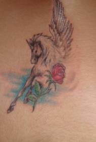 Pečių spalvos skraidančio arklio ir raudonos rožės tatuiruotės paveikslėlis