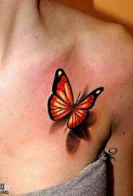 Bröstet fjärils tatuering mönster