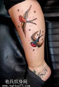 twee zwaluw tattoo-ontwerpen voor het kalf