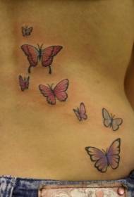 Padrão de tatuagem de borboleta bonito na parte de trás da menina