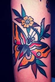 Kwiat i tradycyjny wzór tatuażu motyla