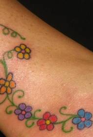 Virágos pillangó és katicabogár tetoválás mintával