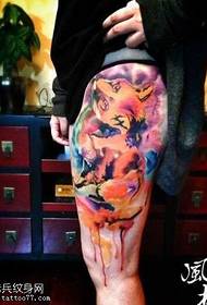 Patrón de tatuaje de zorro de pierna