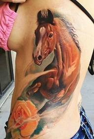 Veľmi jemné tetovanie z koňa totem
