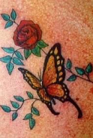 Monarch butterfly uye tsvuku rose tattoo maitiro