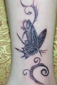 腿上的黑色灰色蝴蝶紋身圖案
