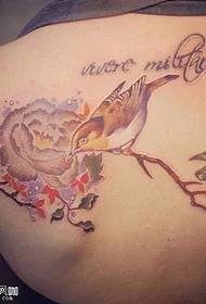 Motif de tatouage oiseau arrière