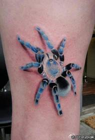 stilīgs un skaists krāsu zirnekļa tetovējums