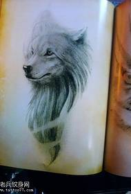 ένα μοτίβο τατουάζ αλεπού