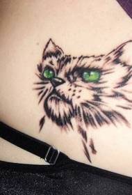 有绿色眼睛的猫纹身图案