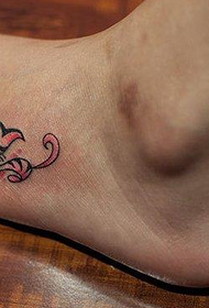 Instep söpö kissanpentu tatuointikuvio
